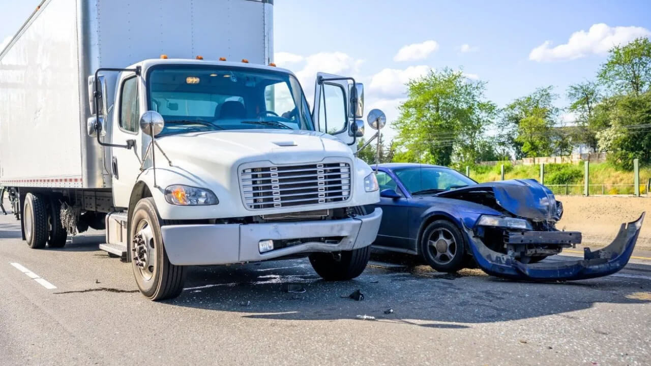 Signs That a Truck Driver Is Drunk