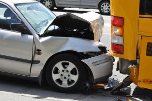 Estube en un accidente de auto. ¿Qué debo hacer?