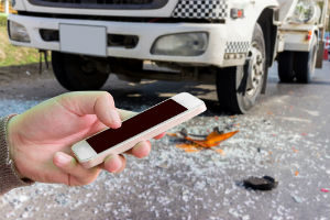 ¿Qué Pasos Debo de Tomar Después de un Accidente de Camión o Camión Semi?