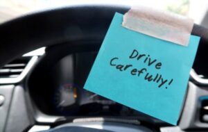 Distracted Driving Awareness Month - Mes de la concientización sobre la conducción distraída